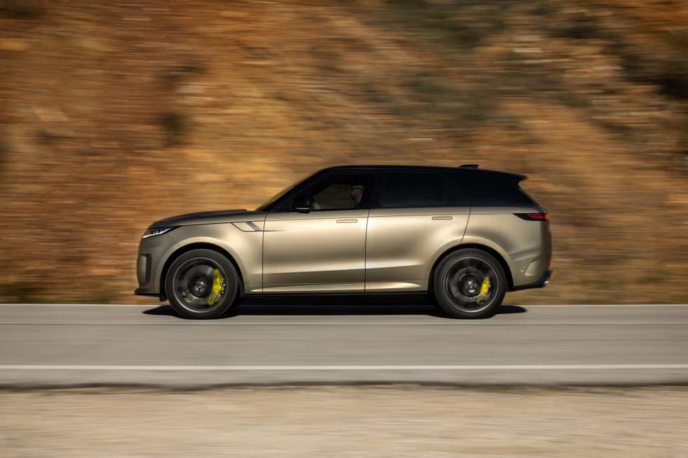 2025 Range Rover Sport SV Review (India) Price, Specs, Performance & Luxury SUV Verdict