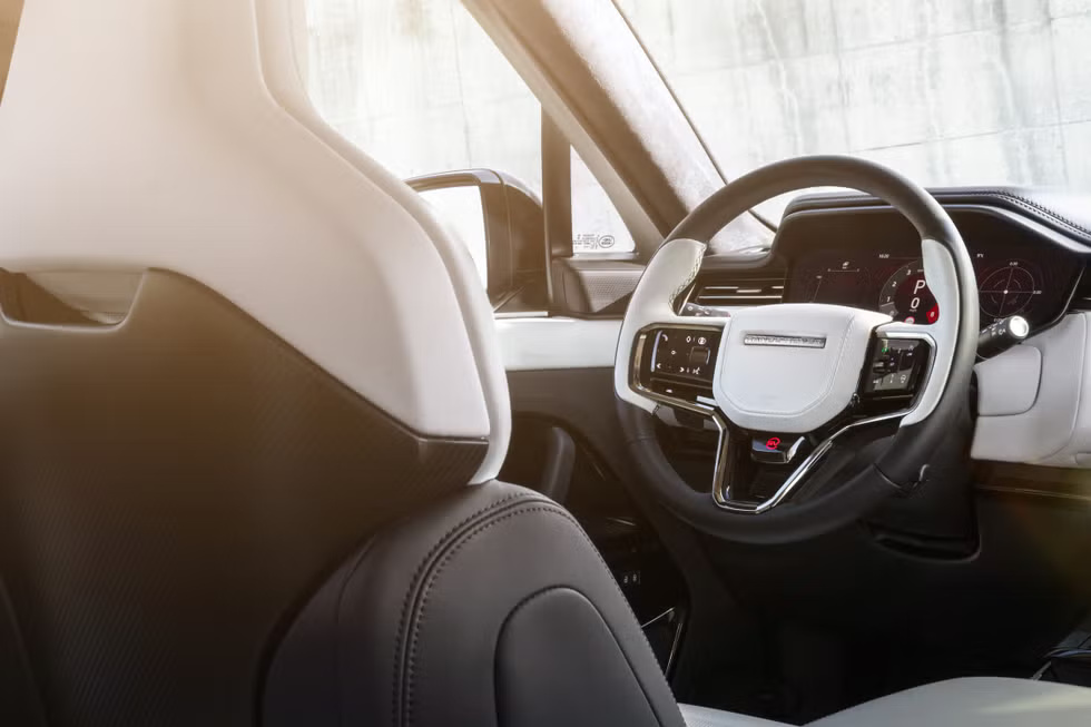 2025 Range Rover Sport SV Review (India) Price, Specs, Performance & Luxury SUV Verdict