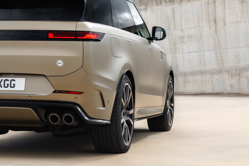 2025 Range Rover Sport SV Review (India) Price, Specs, Performance & Luxury SUV Verdict