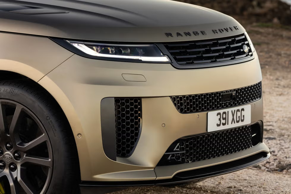 2025 Range Rover Sport SV Review (India) Price, Specs, Performance & Luxury SUV Verdict