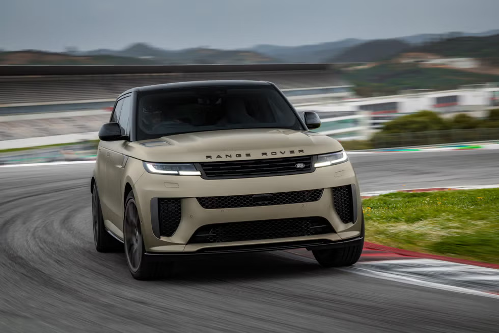2025 Range Rover Sport SV Review (India) Price, Specs, Performance & Luxury SUV Verdict