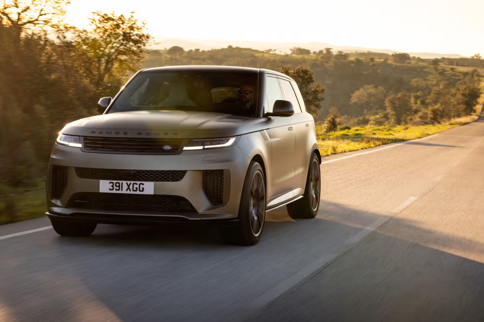 2025 Range Rover Sport SV Review (India) Price, Specs, Performance & Luxury SUV Verdict