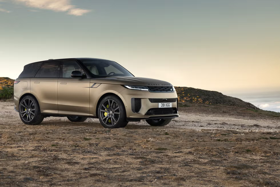 2025 Range Rover Sport SV Review (India) Price, Specs, Performance & Luxury SUV Verdict