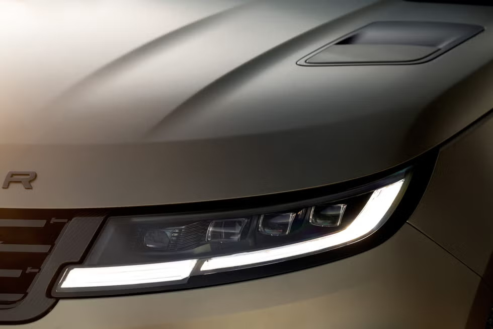2025 Range Rover Sport SV Review (India) Price, Specs, Performance & Luxury SUV Verdict