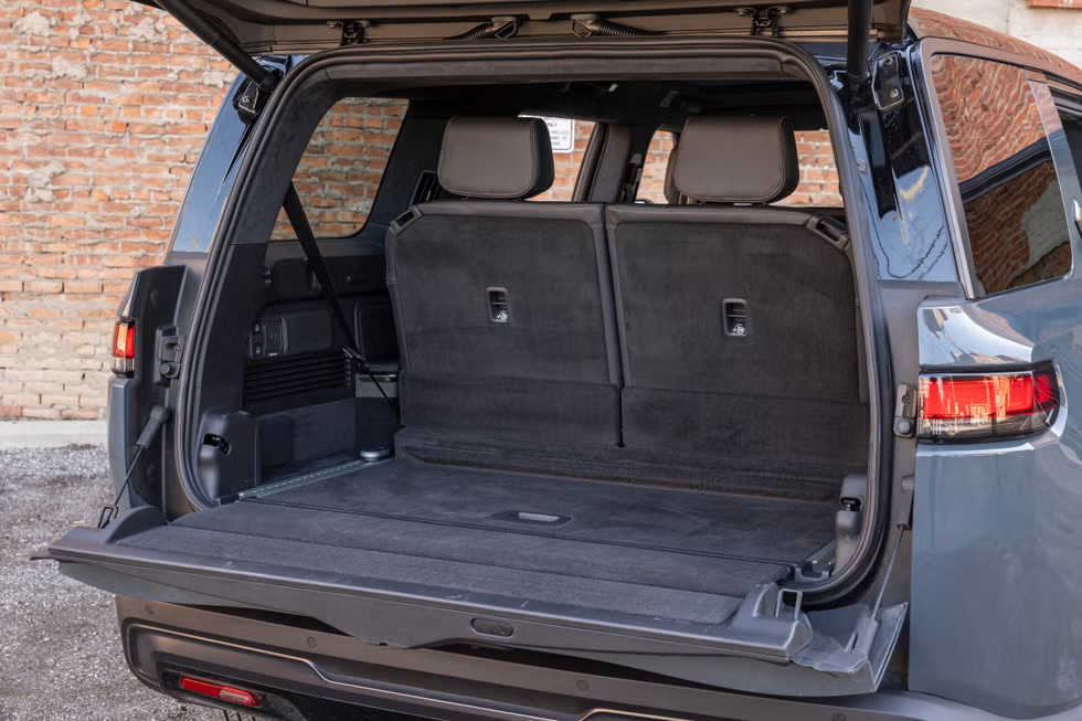 2026 Rivian R1S The Quad-Motor SUV Redefining Electric Off-Road Luxury (17)