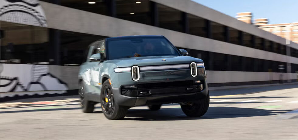 2026 Rivian R1S The Quad-Motor SUV Redefining Electric Off-Road Luxury (17)