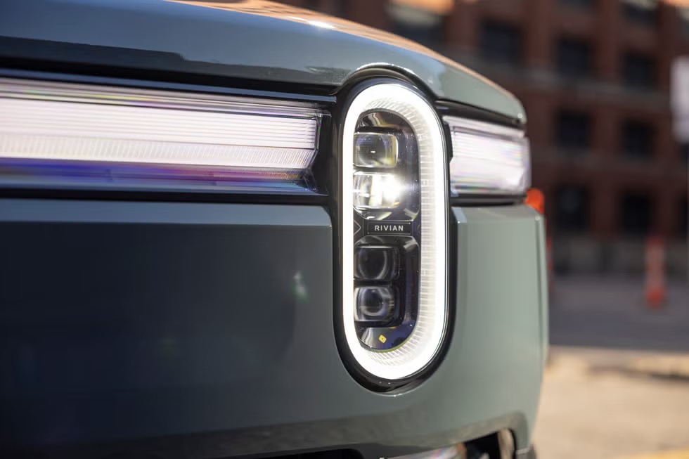 2026 Rivian R1S The Quad-Motor SUV Redefining Electric Off-Road Luxury (17)