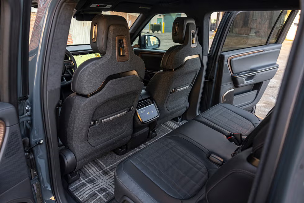 2026 Rivian R1S The Quad-Motor SUV Redefining Electric Off-Road Luxury (17)
