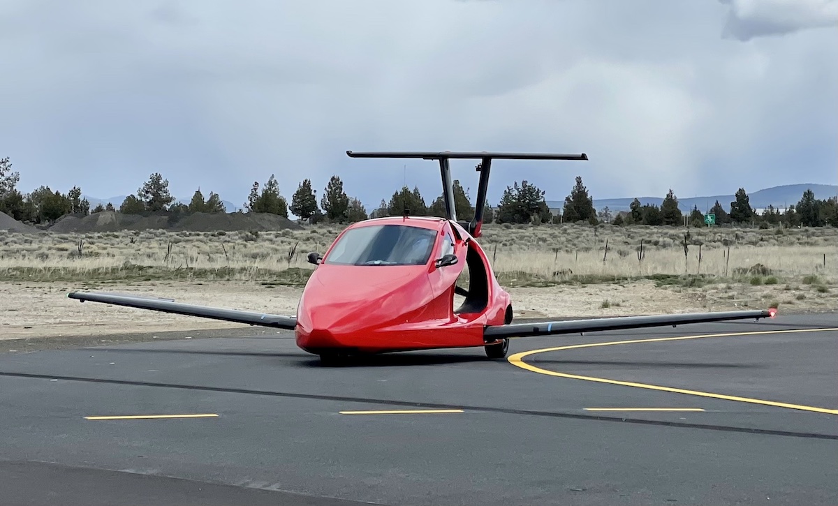 Flying Sports Car Switchblade
