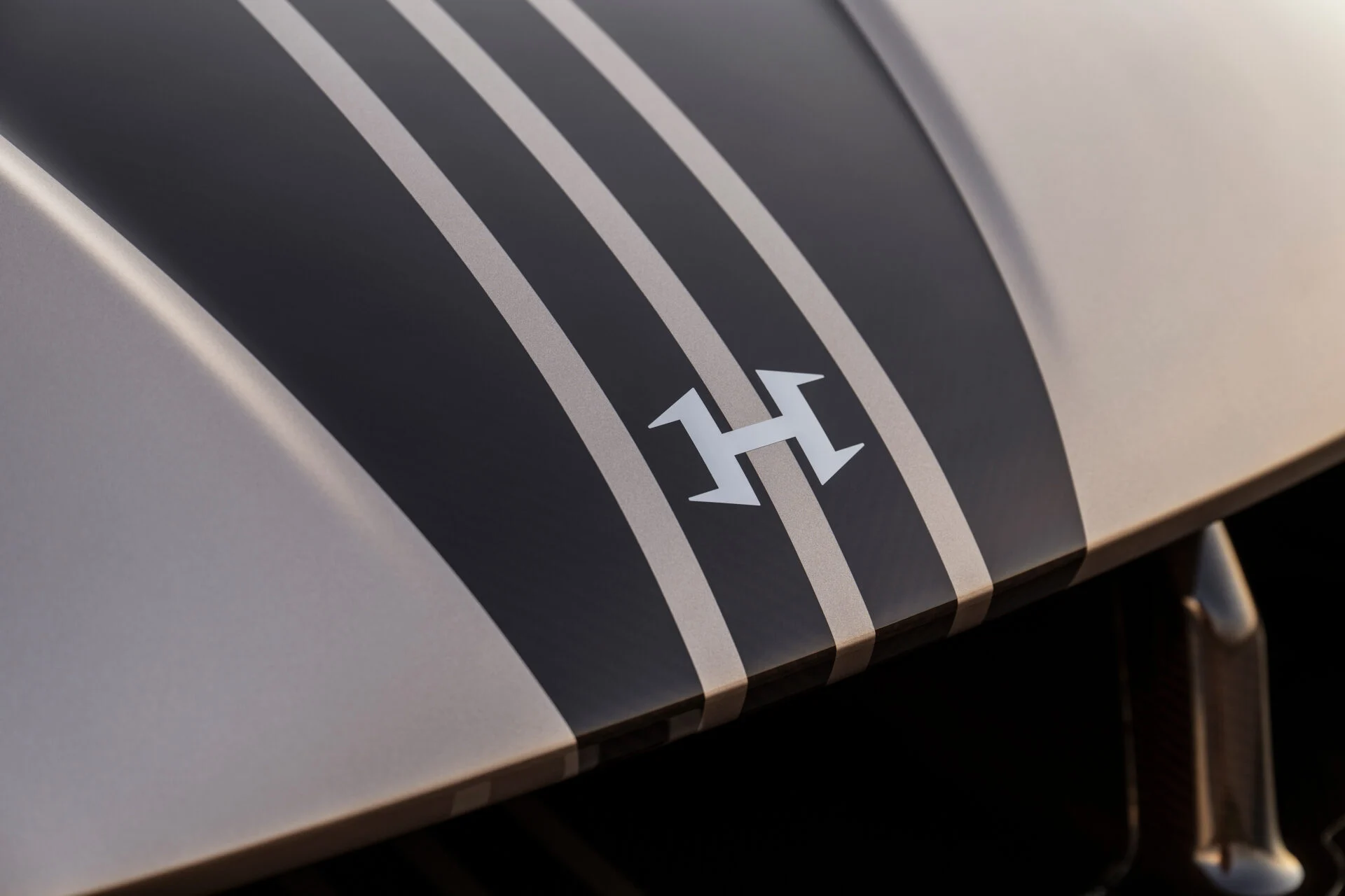 Hennessey Venom F5 Revolution LF – One-Off 2,031 HP Hypercar with Manual Gearbox