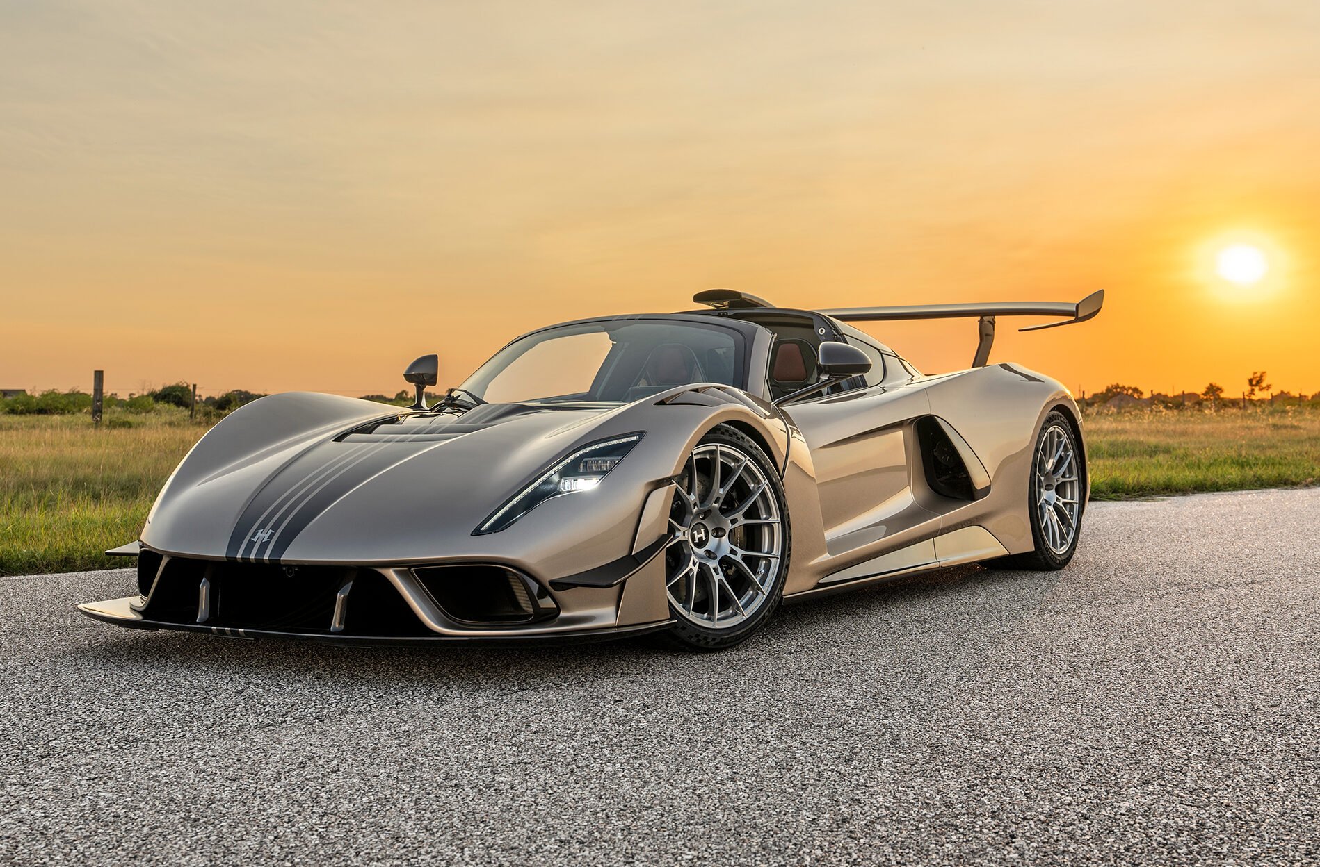 Hennessey Venom F5 Revolution LF – One-Off 2,031 HP Hypercar with Manual Gearbox