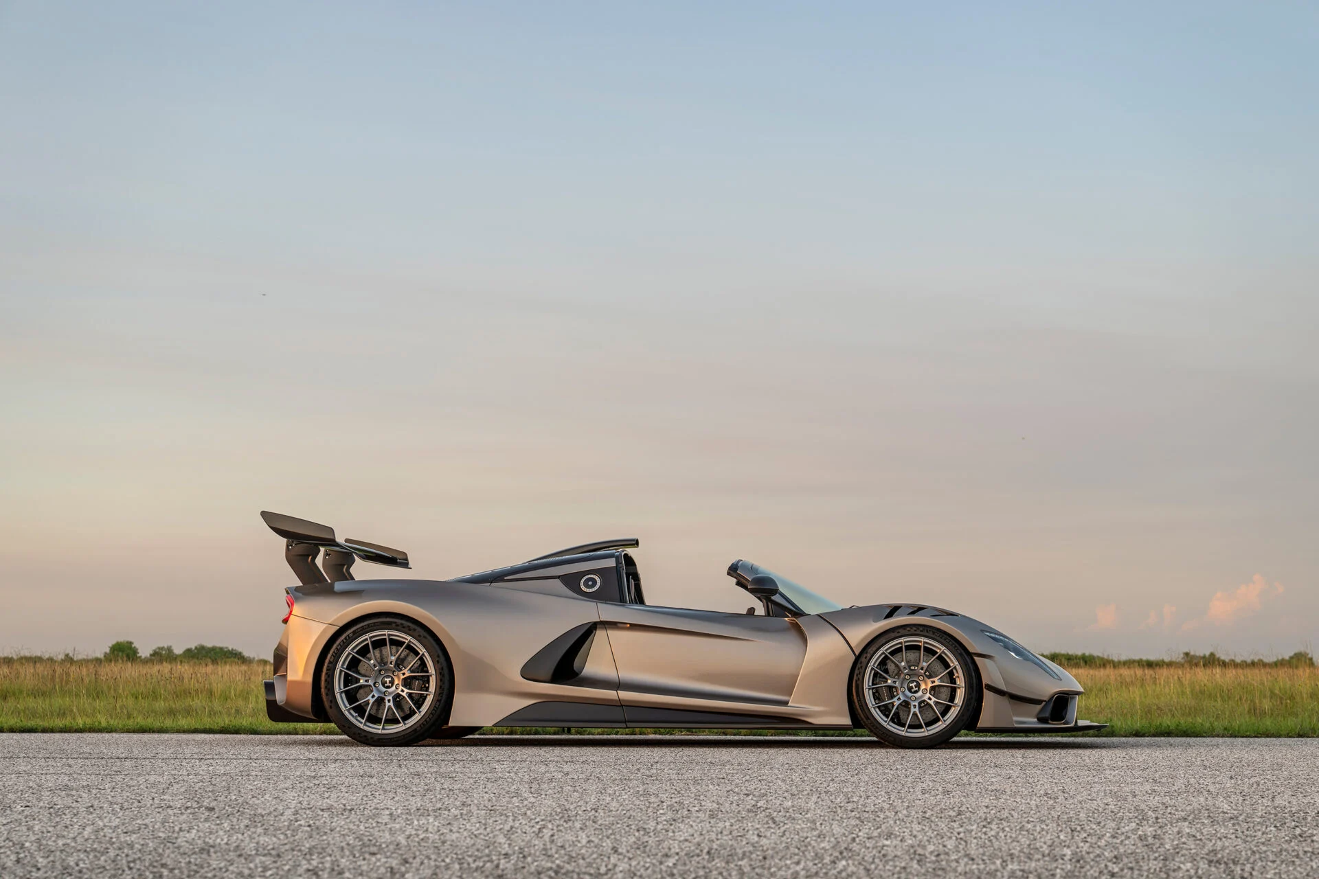 Hennessey Venom F5 Revolution LF – One-Off 2,031 HP Hypercar with Manual Gearbox