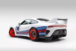 Rezvani RR1 Porsche 911 Martini Racing livery front view

