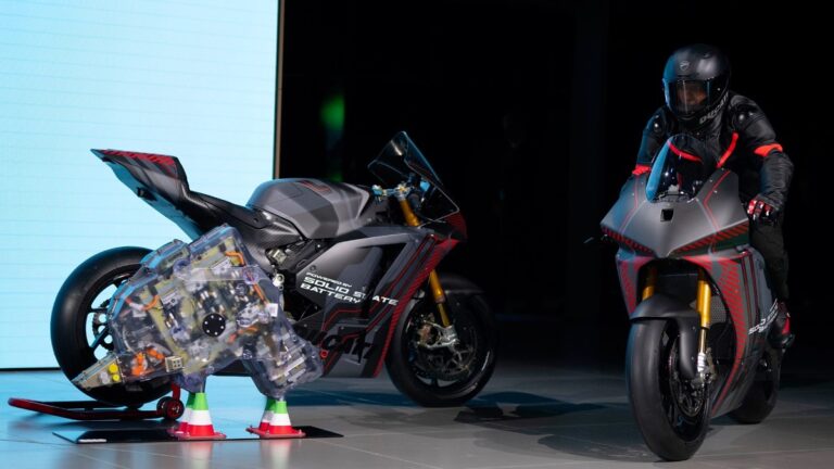 Ducati V21L