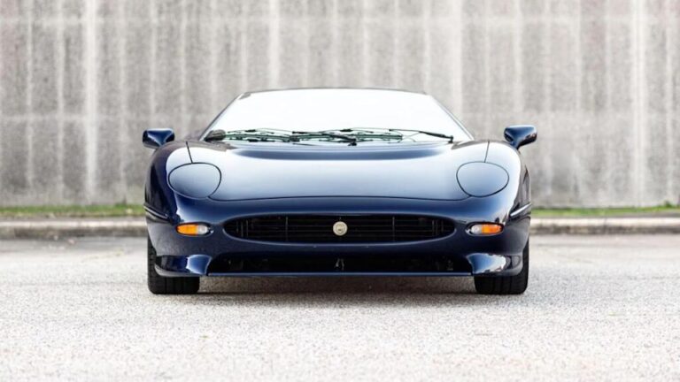 Jaguar XJ220
