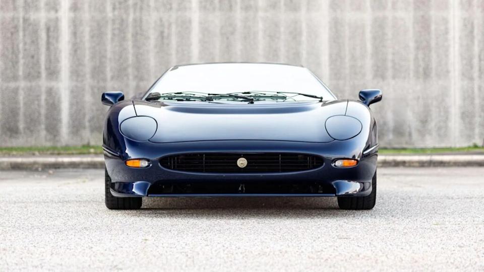 Jaguar XJ220