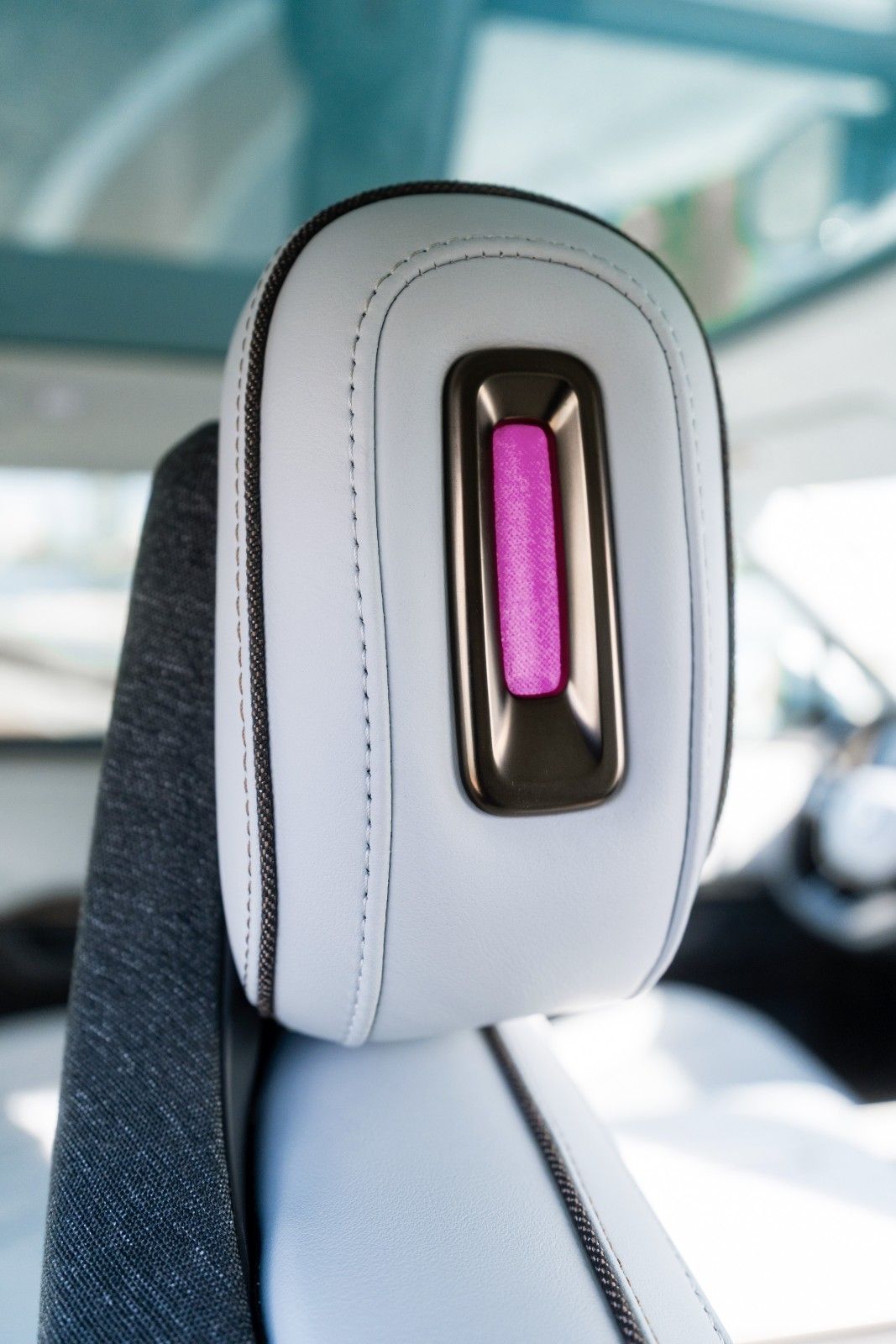 Rivian R1S Miami Edition