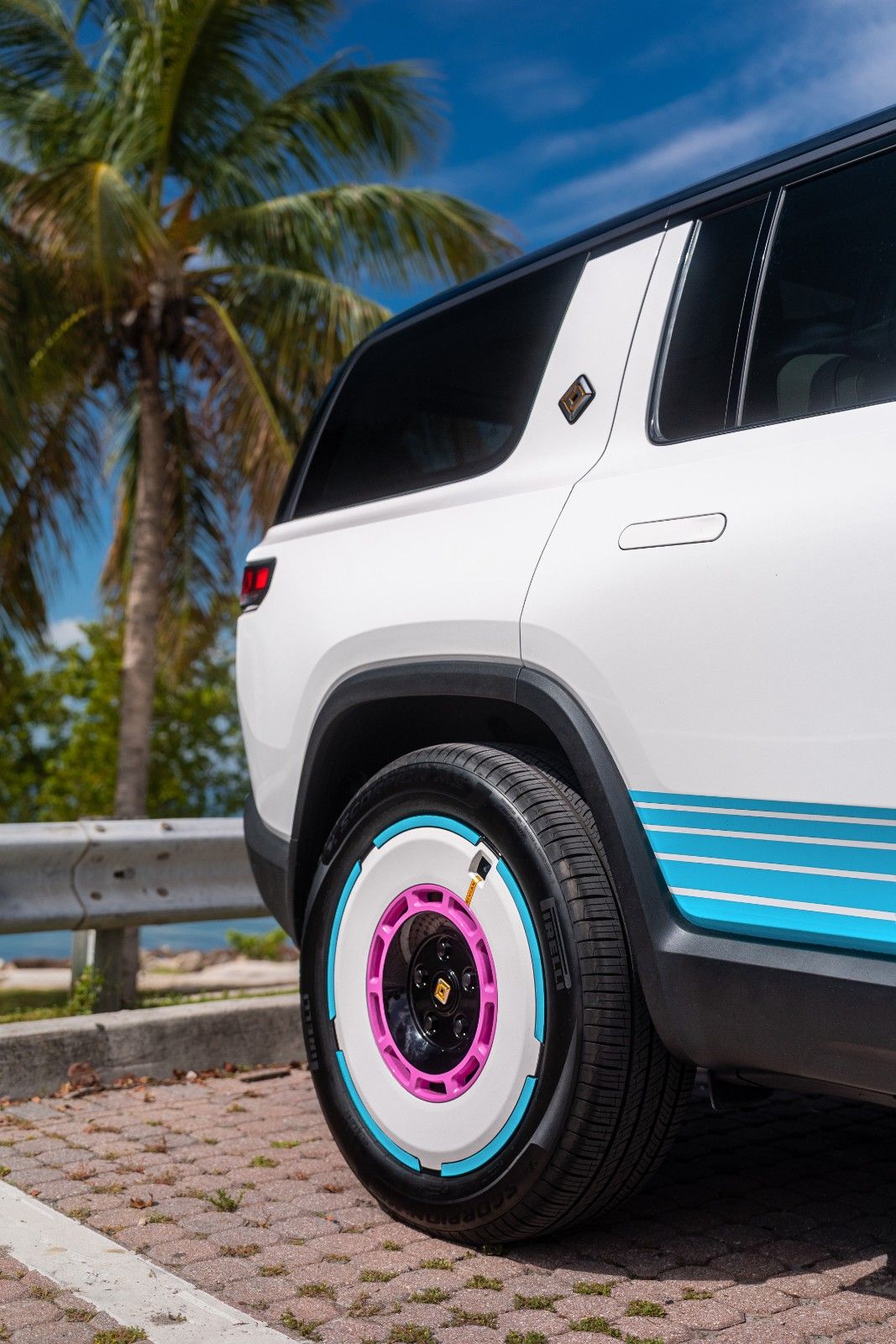 Rivian R1S Miami Edition