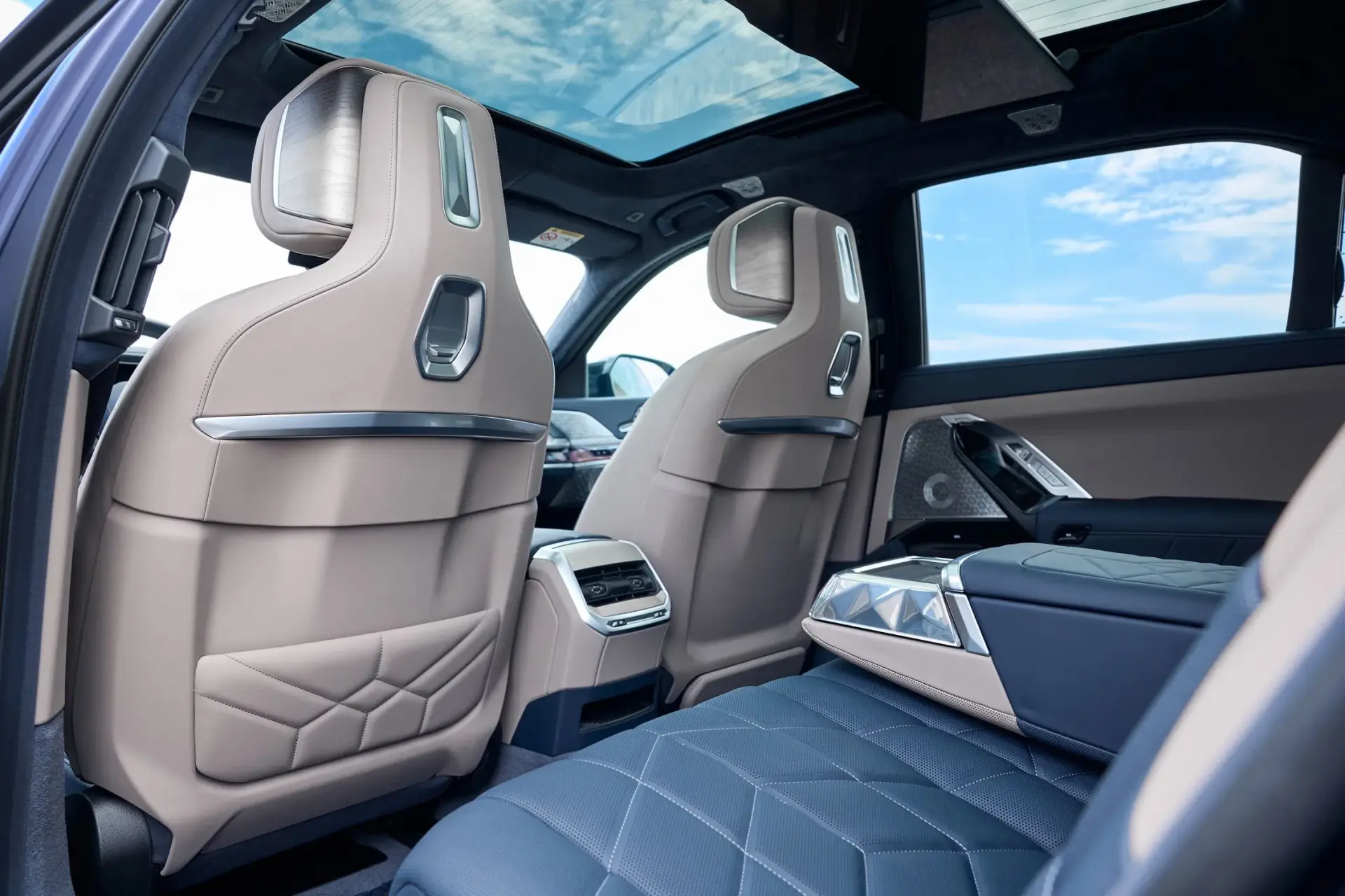 2025 BMW i7 Electric Sedan