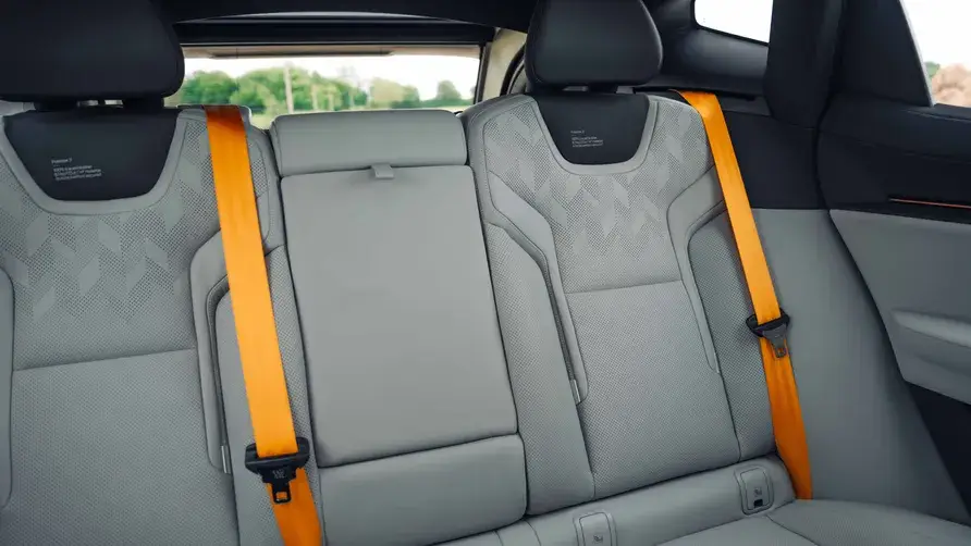 BMW iX vs Polestar 3