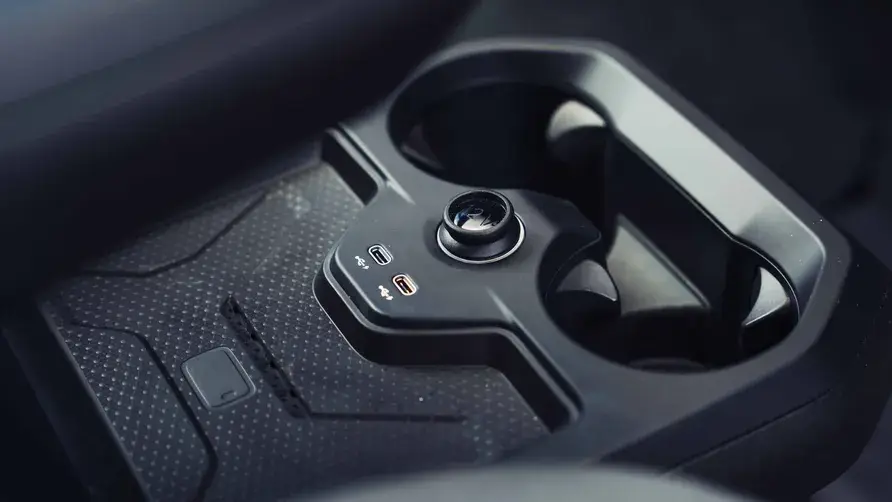BMW iX vs Polestar 3