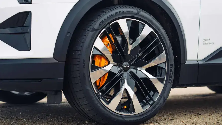 BMW iX vs Polestar 3