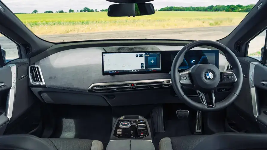 BMW iX vs Polestar 3